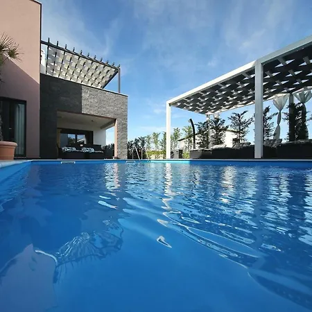 Nerina Villa *