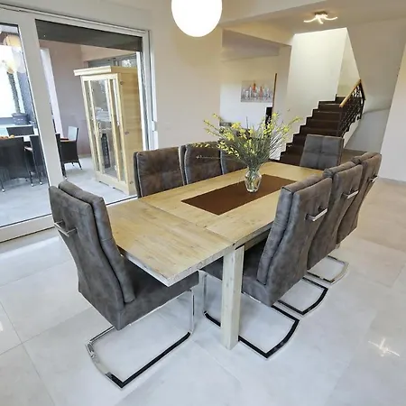 Nerina Villa *